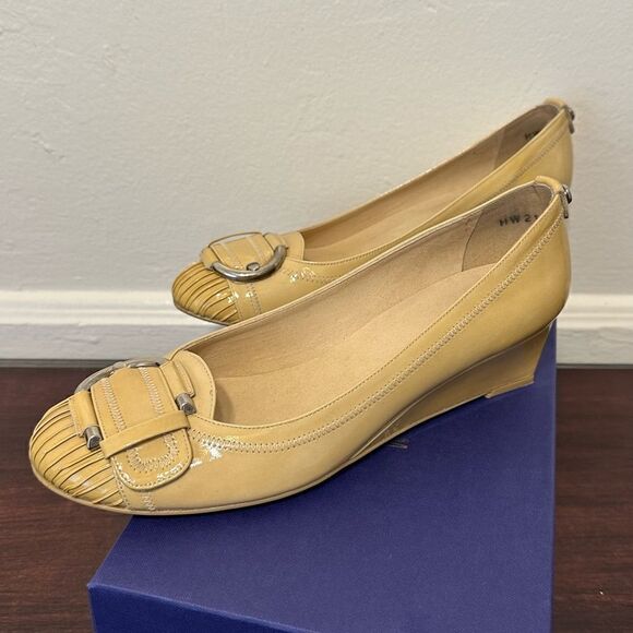 STUART WEITZMAN  sz 7,5 Patent Leather Wedge Heels Front Buckle Scrunch Toe - Picture 2 of 13